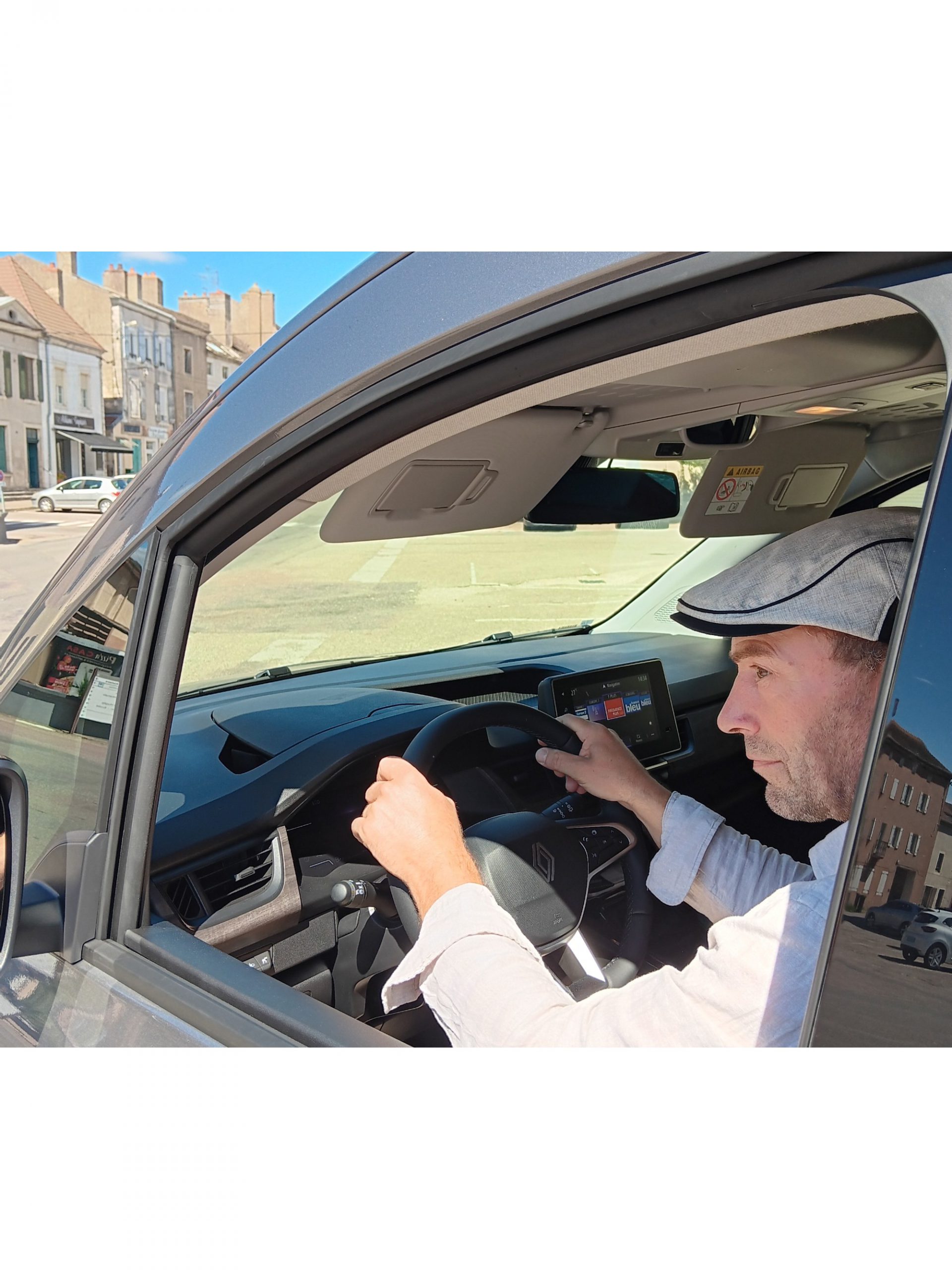 aperçu du véhicule taxi et du conducteur